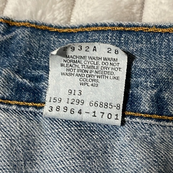 Levis 555 Guy’s Fit Vintage Short | Size 14 - Picture 9 of 12